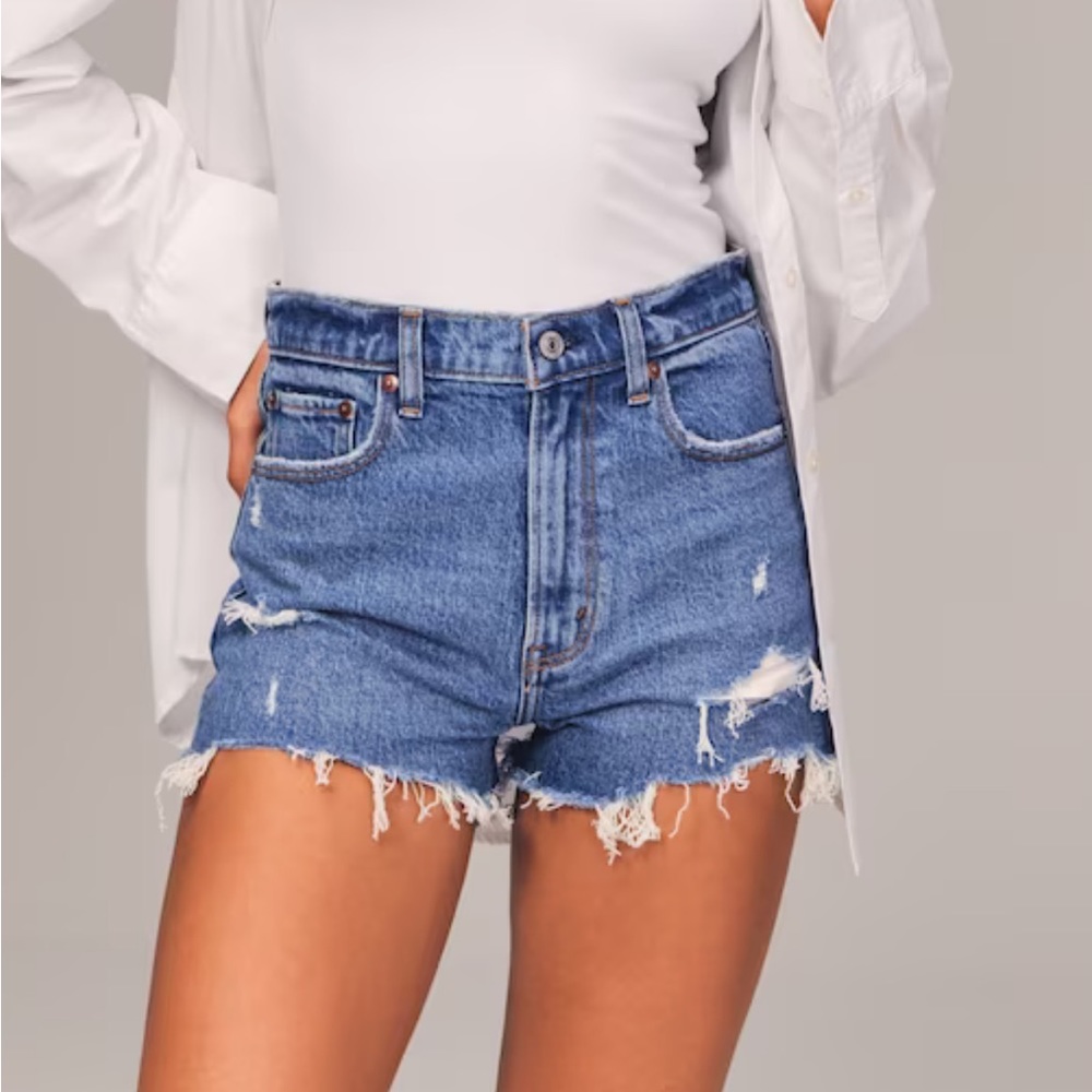 ABERCROMBIE - High Rise Mom Short